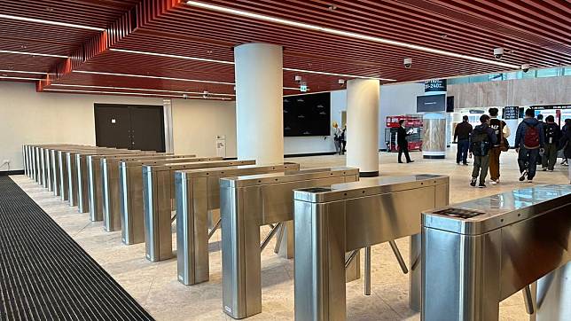 Gate F-5.jpg